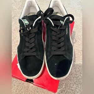 Puma Men's Black Suede Sneakers sz 9.5